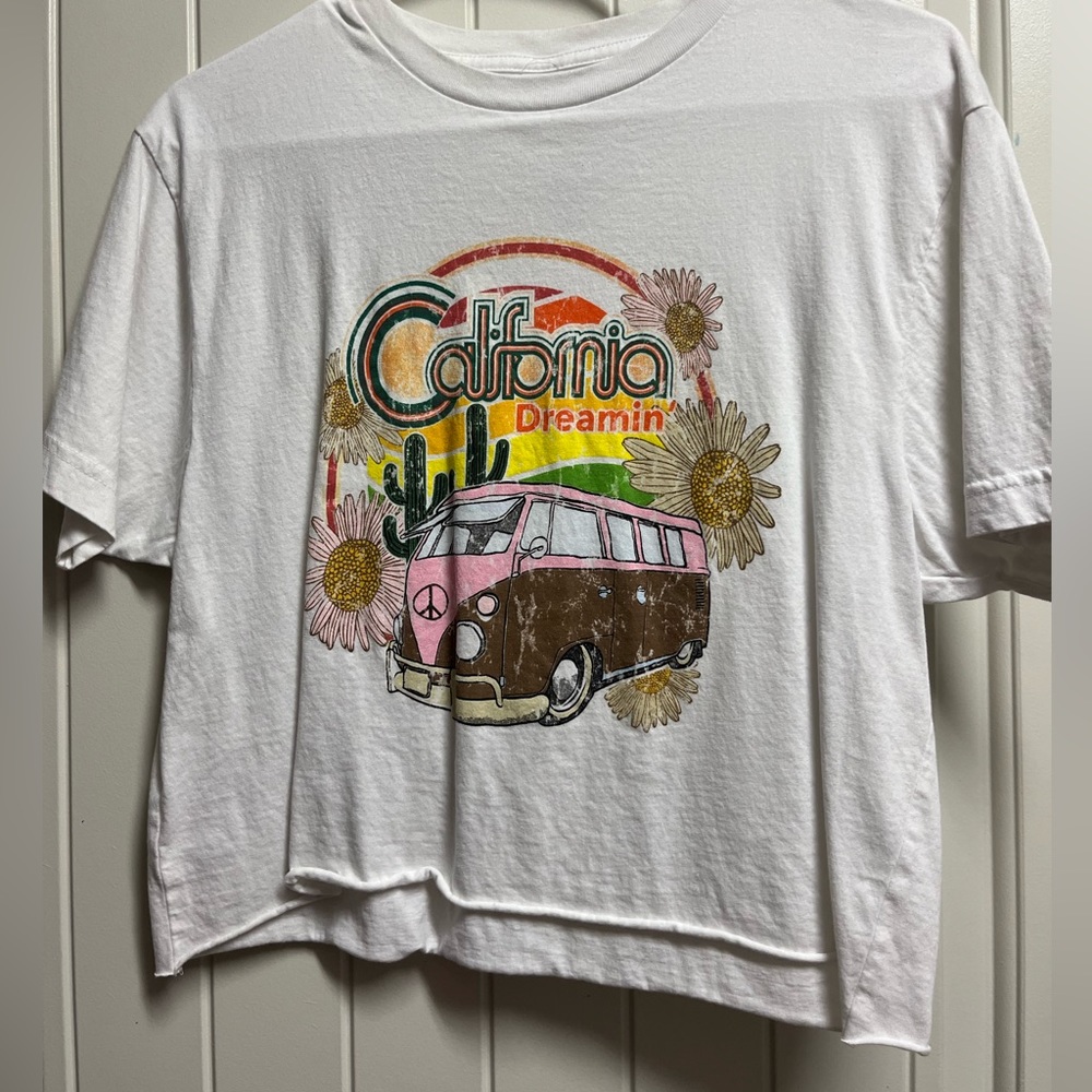 Cropped basic graphic tee